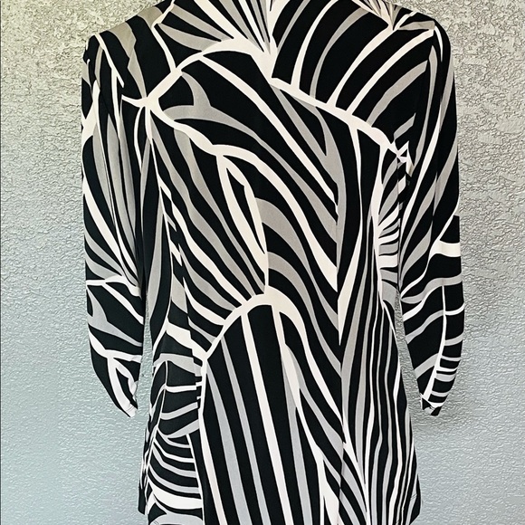 ⭕️Abstract Black-White-Grey Perception Jacket sz 8 - Picture 2 of 7